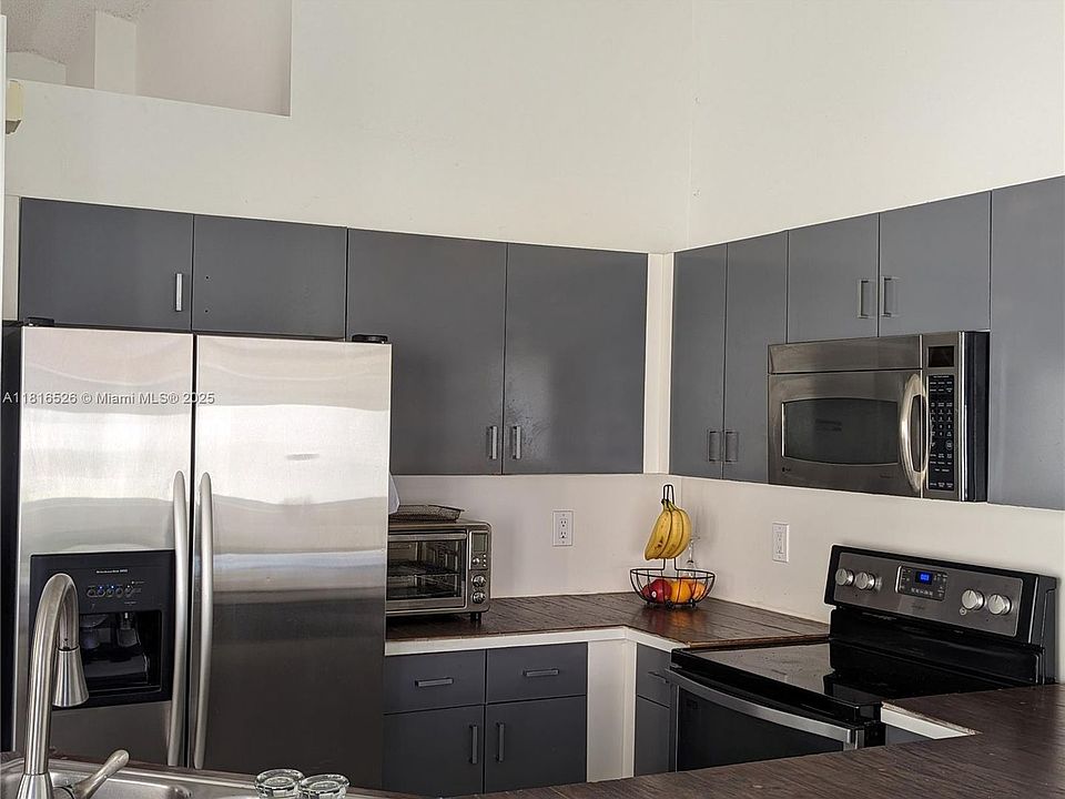 1st image of 876 Sand Creek Cir
