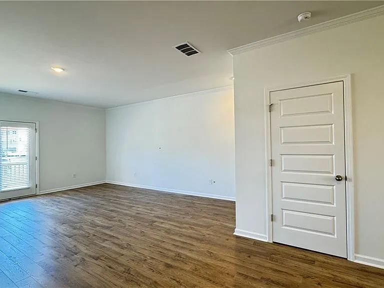 709 Alburgh Aly — Photo 10