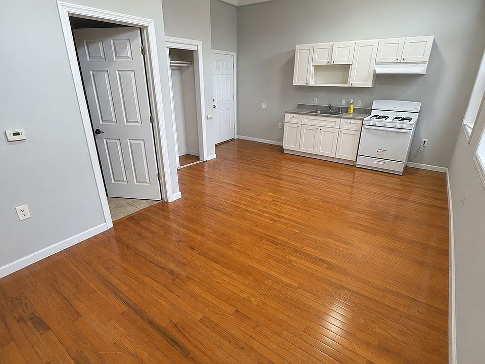 1st image of 50 Clinton St Floor 1