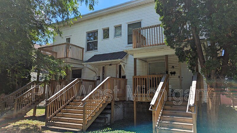 1st image of 1053 Pine Ave NW