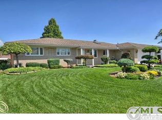 38136 Seaway Ct, Harrison Township, MI