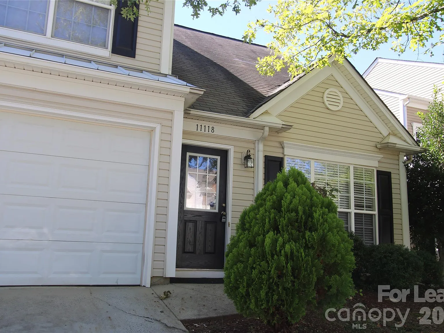 3 bed, 2.5 bath, 1495 sqft, $1,975 — Photo 3
