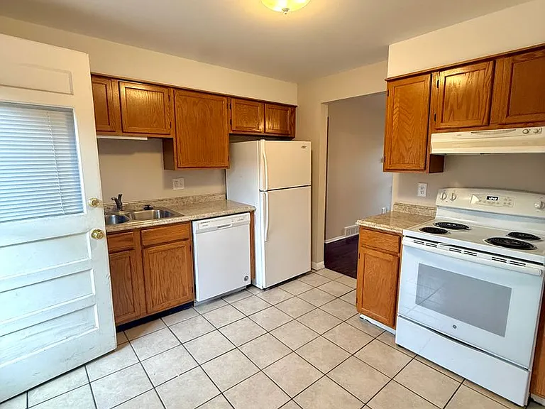 8626 W 54th Pl — Photo 5
