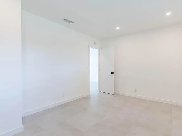 2712 Lake Ida Rd — Photo 32