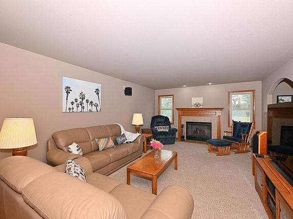 5th image of 9225 Auburn COURT