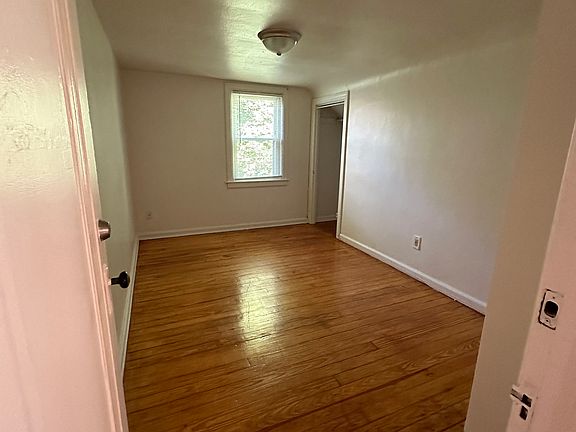 5th image of 1617 E Grand River Ave