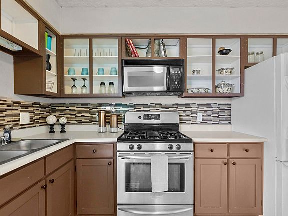 4th image of 1121 Chelwood Park Blvd NE APT 7