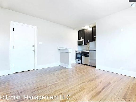 3rd image of 2958 N Damen Ave #3C