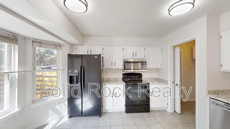 4 bed, 3.5 bath, 2961 sqft, $2,500 — Photo 3