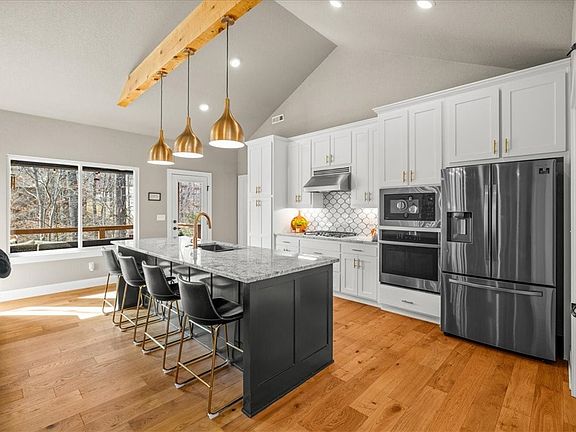 5th image of 12 Reighton Dr