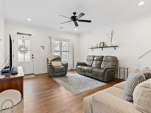 4th image of 1055 Graystone Ln