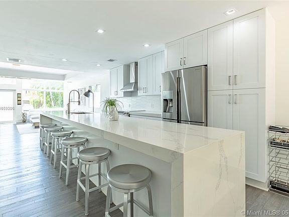 5th image of 509 SW 10th St