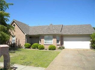 8274 Whispering View Dr, Memphis, TN 38125