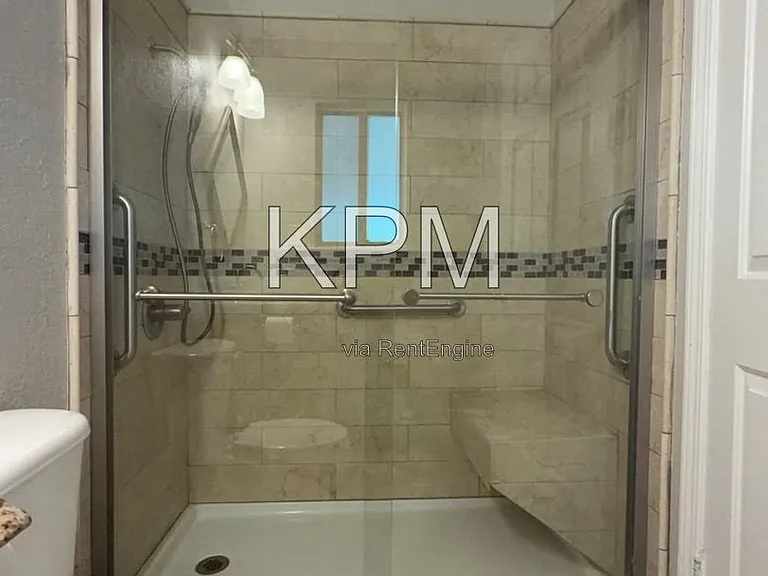 608 S Golden Gate Ave — Photo 3