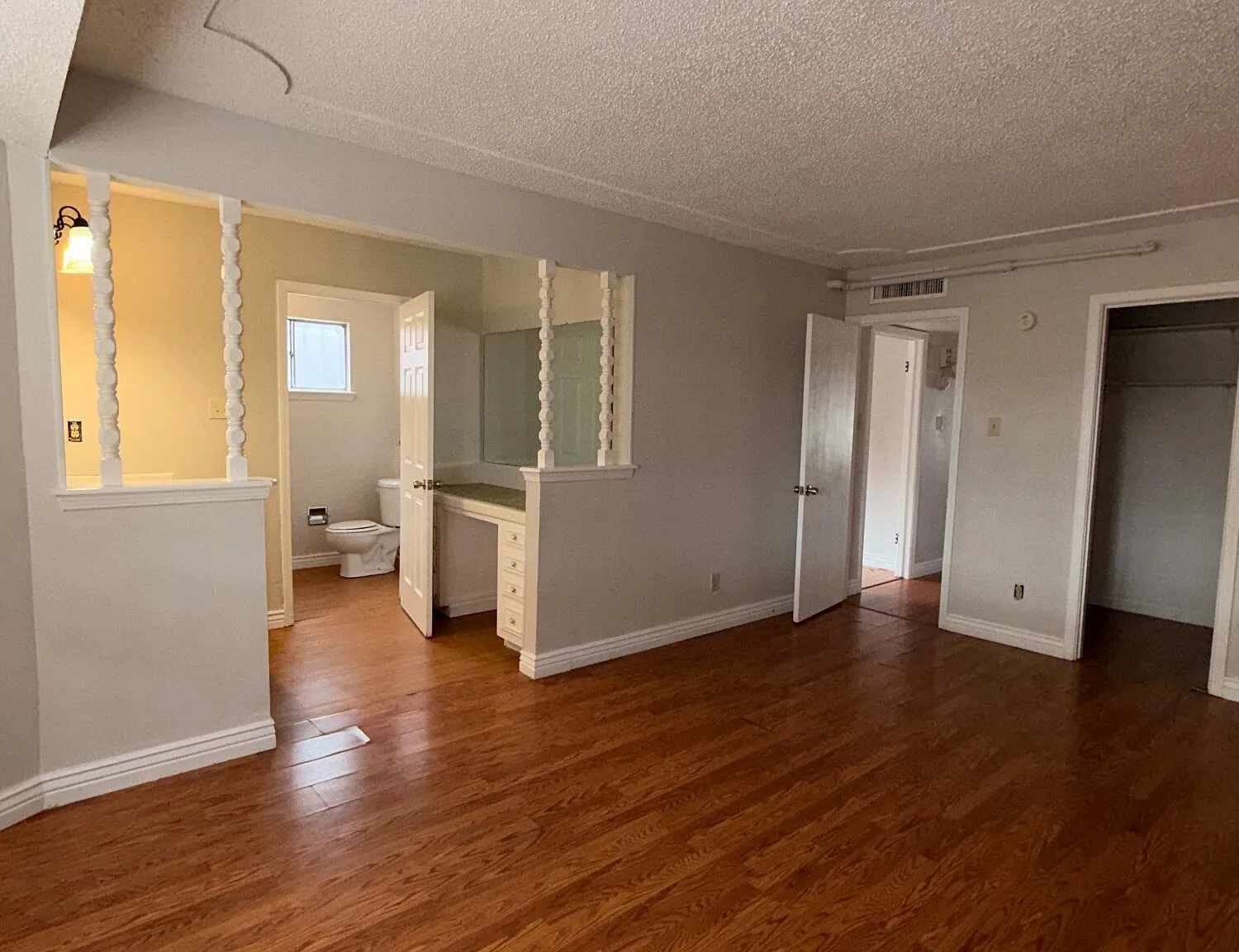 4 bed, 2.0 bath, 2385 sqft, $2,100 — Photo 3
