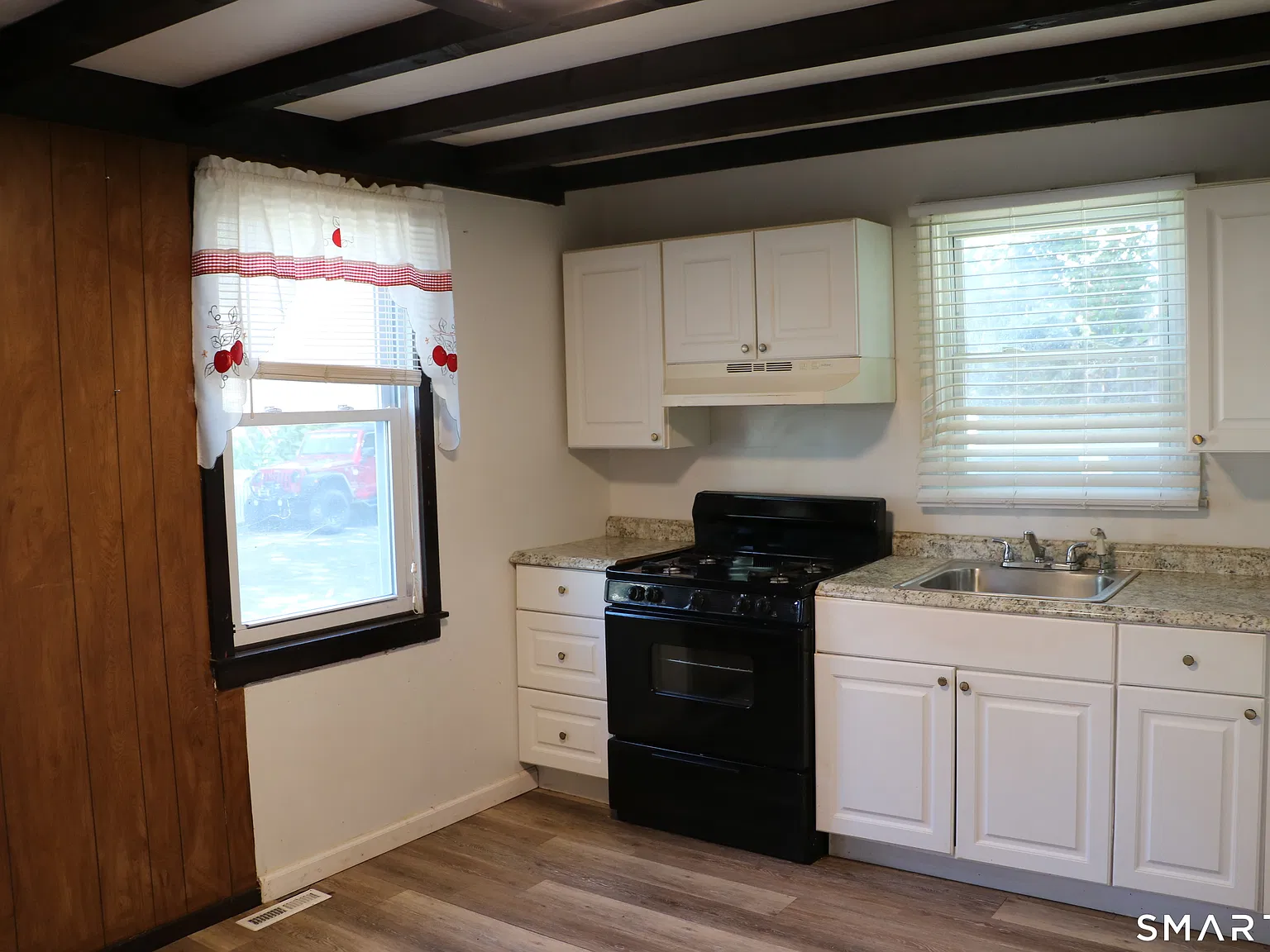 3 bed, 1.0 bath, 1000 sqft, $2,400 — Photo 4