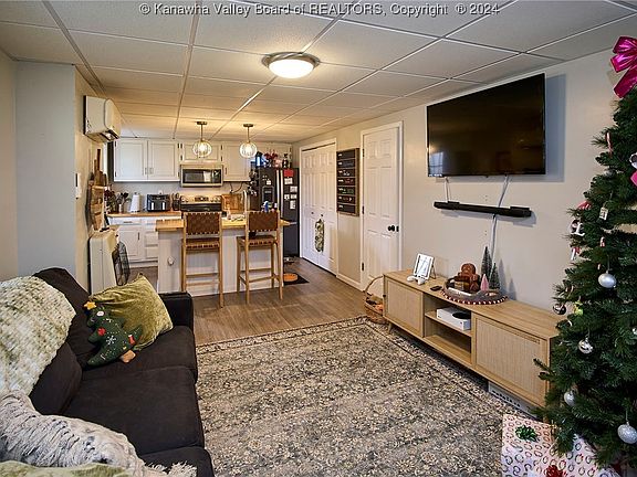 3rd image of 5147 Dover Dr