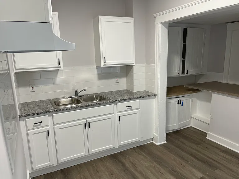 717 Monroe Ave — Photo 4
