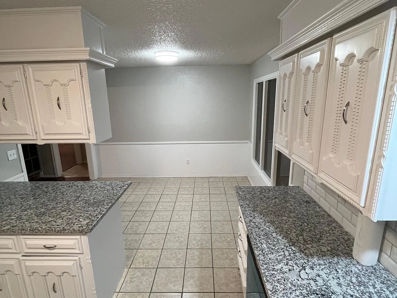 4 bed, 2120 sqft, $2,400 — Photo 3