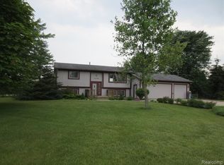 4106 Mellow Ln W, Pinckney, MI 48169