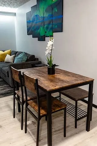 2 bed, 1.0 bath, 916 sqft, $2,850 — Photo 3