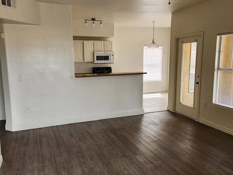 Sunrise Park Condominiums — Photo 60