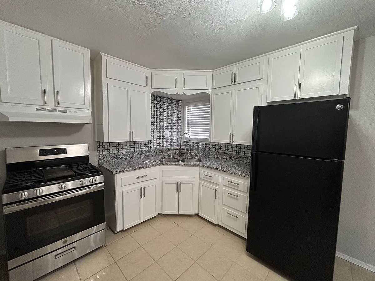 Building Photo - 1401 Austin St