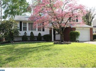 12 Lamp Post Ln, Cherry Hill, NJ 08003