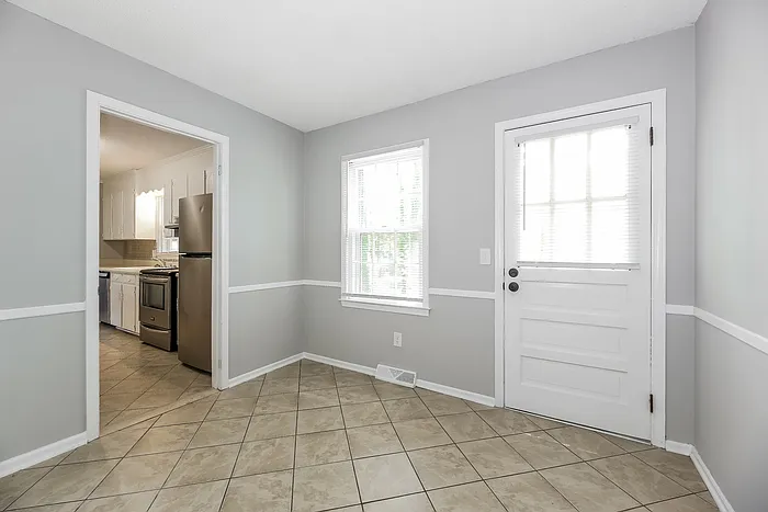 107 Windsor St — Photo 3