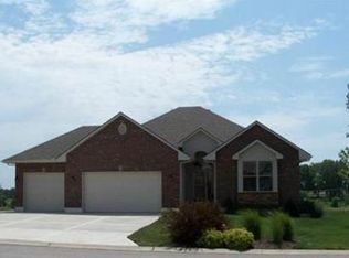 2915 E Canyon Dr, Harrisonville, MO 64701