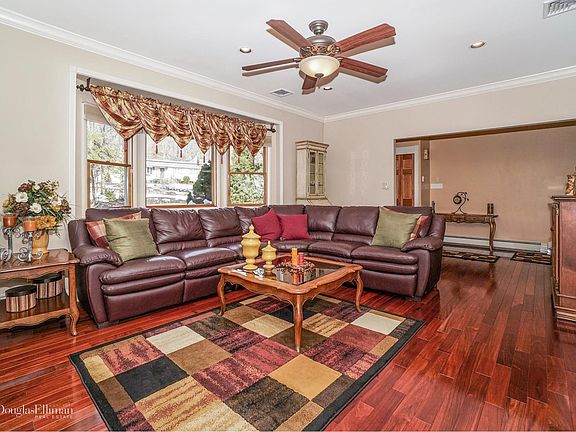 4th image of 58 Churchill Ln