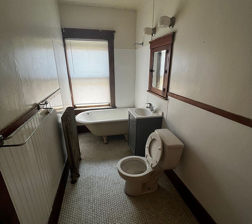 2nd image of 120 N 6th St APT K