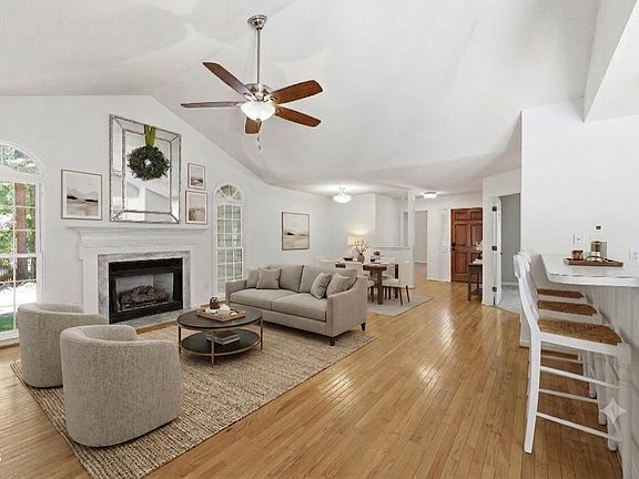 5th image of 907 Serviceberry Ct