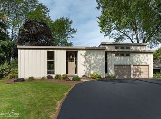 430 Riverside Dr, Crystal Lake, IL 60014