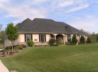 1671 Saint Augustine Cir, Hubertus, WI 53033