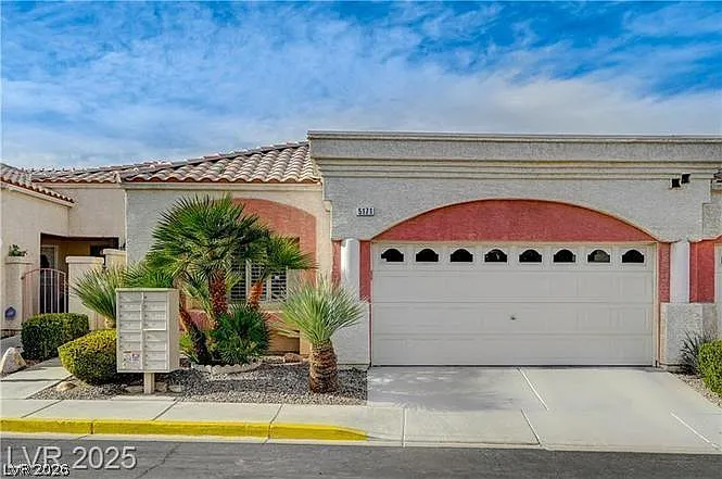 3 bed, 2.0 bath, 1198 sqft, $2,095 — Photo 1