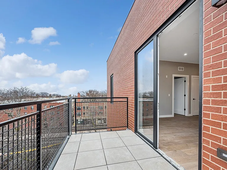 7010 N Glenwood Ave #Penthouse 1 — Photo 9