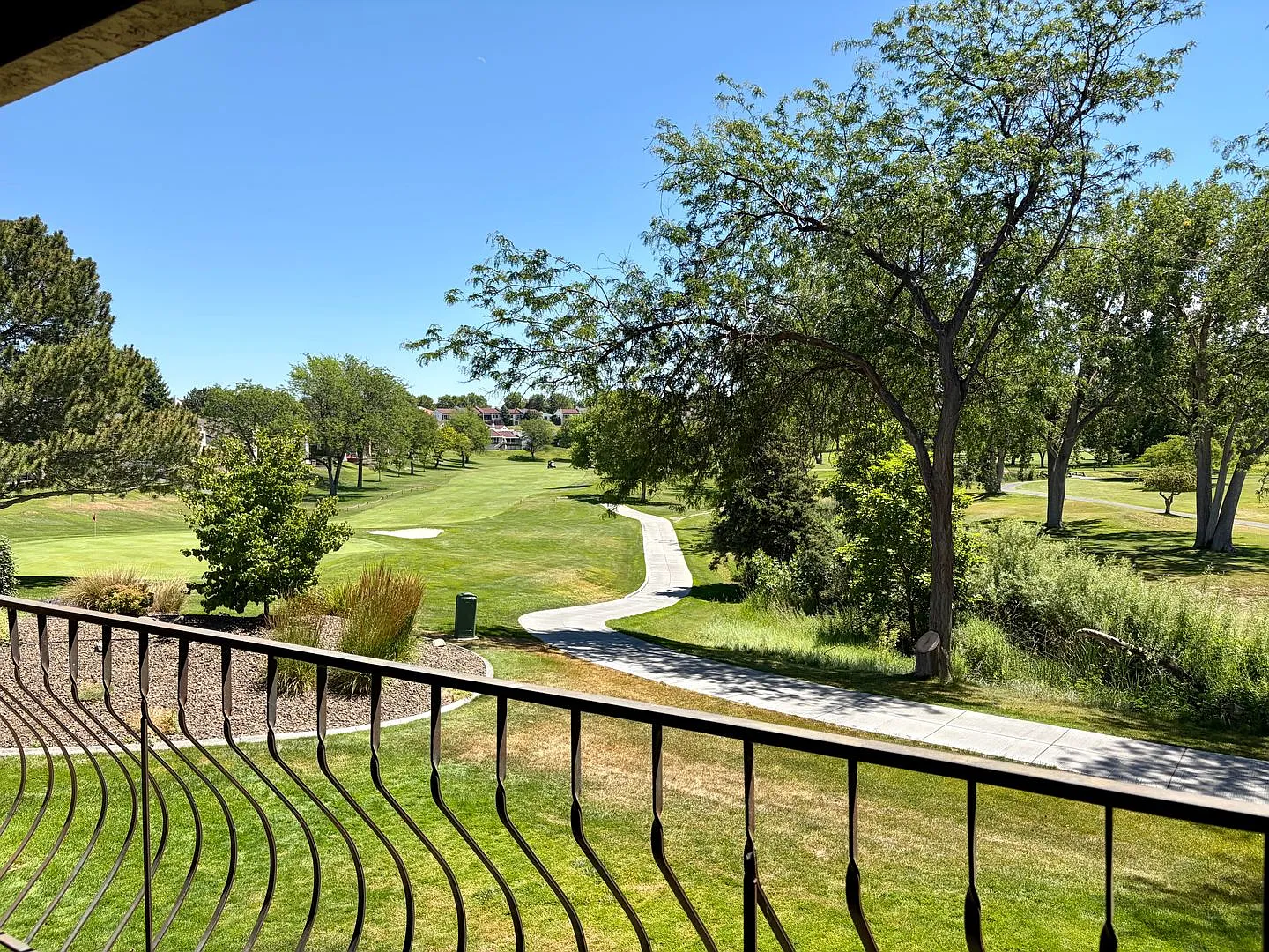 Golf Course Views! 2 bed, 2 ba with Balcony! — Photo 1