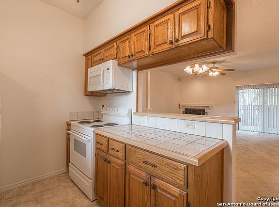 3rd image of 12446 Starcrest Dr