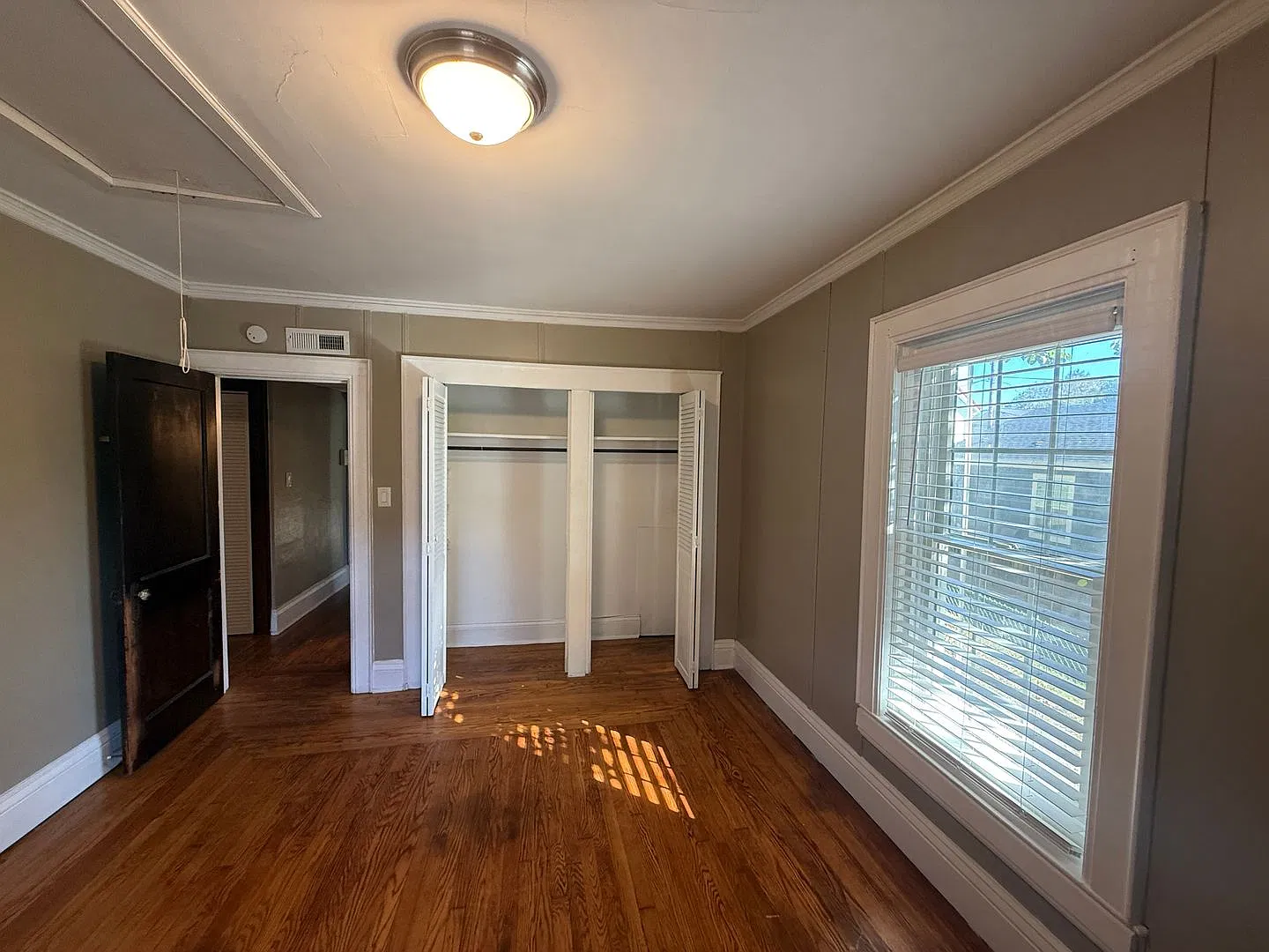 Updated & Modern 2-Bedroom Home for Rent Edgewood Area of Charleston — Photo 4