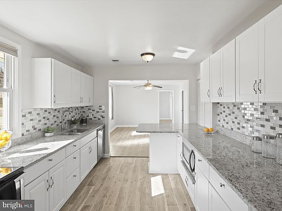 5th image of 3904 Elmwood Dr
