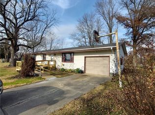111 E Embarras St, Sainte Marie, IL 62459