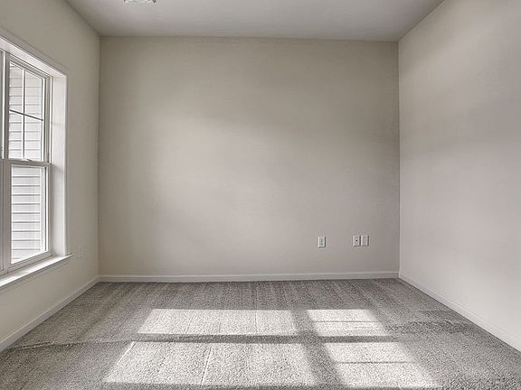 4th image of 32 Sweet Birch Ln