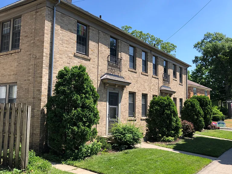 417 Lyon St NE #4 — Photo 1