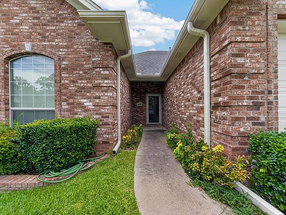 3rd image of 2322 Homestead Ln