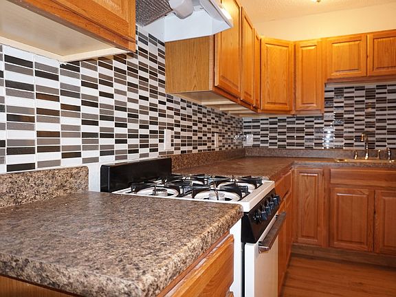 3rd image of 1530 Lasalle Ave APT B