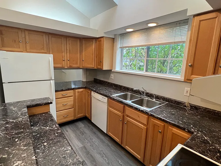 122 Lafayette Rd — Photo 8