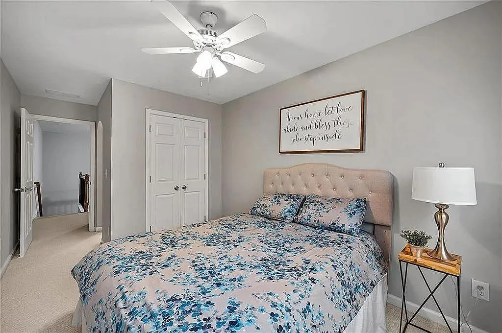 3 bed, 2104 sqft, $2,500 — Photo 2