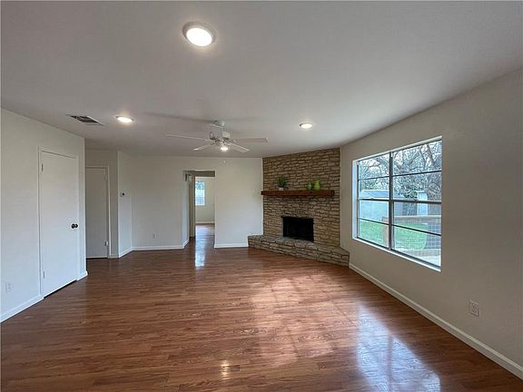 5th image of 1911 Heathwood Cir