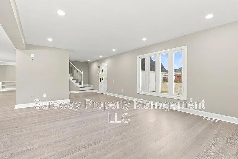 5 bed, 3.5 bath, 2861 sqft, $4,200 — Photo 3